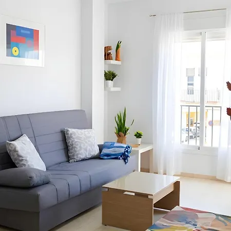 Centrico Con Terraza En * קוניל דה לה פרונטרה